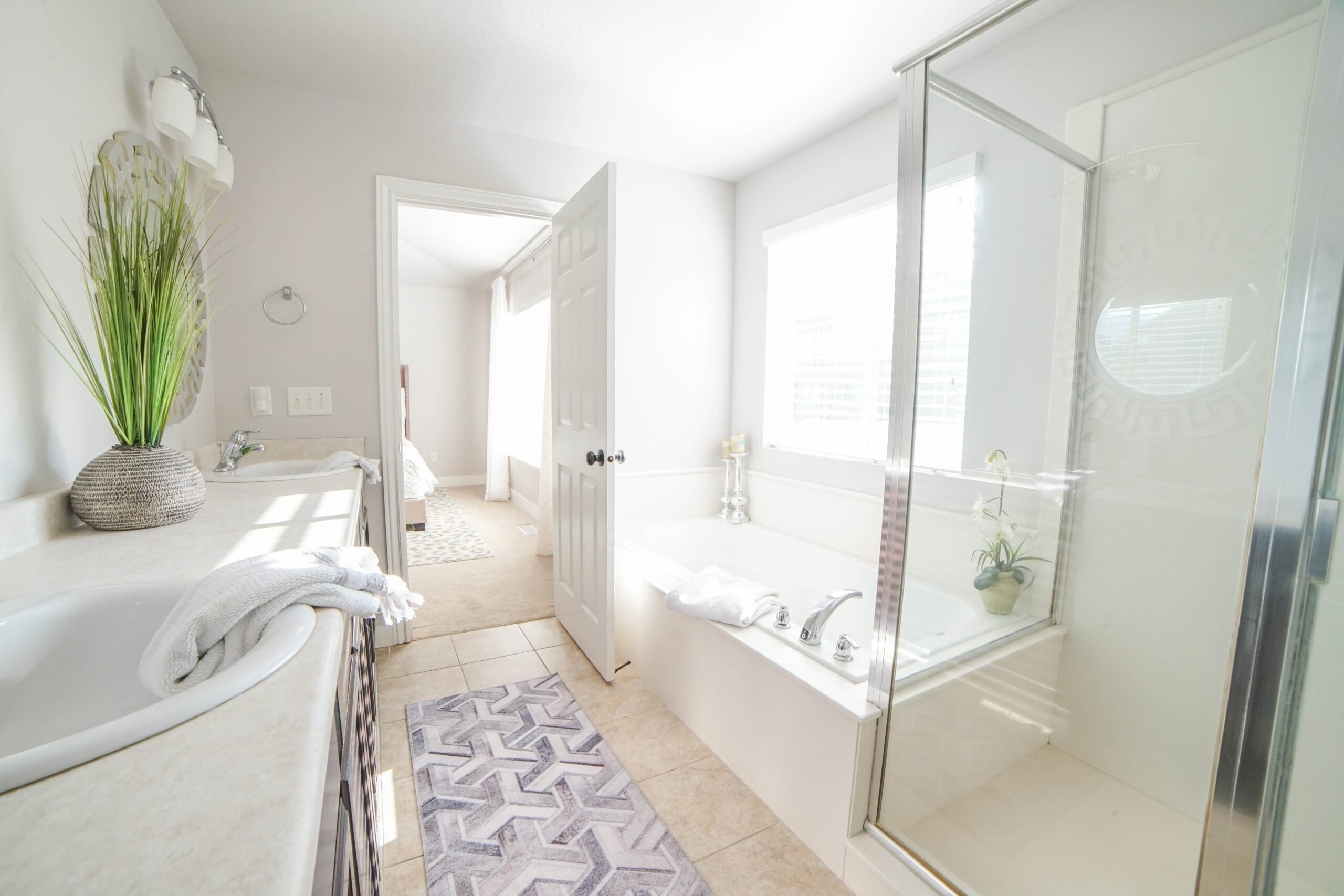 What Is an En Suite Bathroom and Is it Worth Getting One? - CitySignal