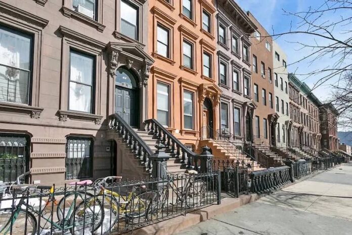 Building Facade of Brownstone building at 21 Brevoort Place