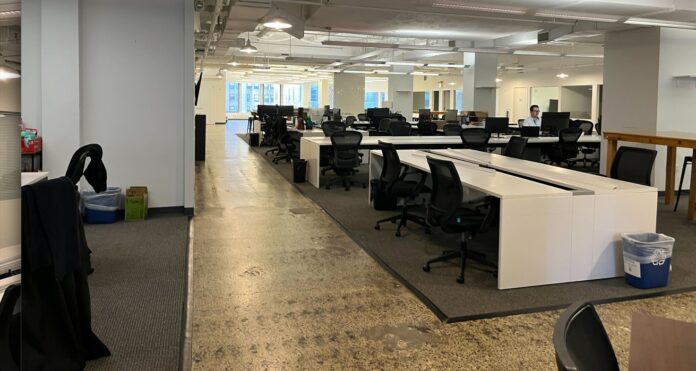 Empty_office_midtown